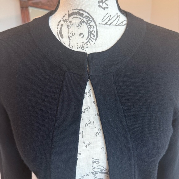 Banana Republic Black Women's Sweater - Picture 3 of 5